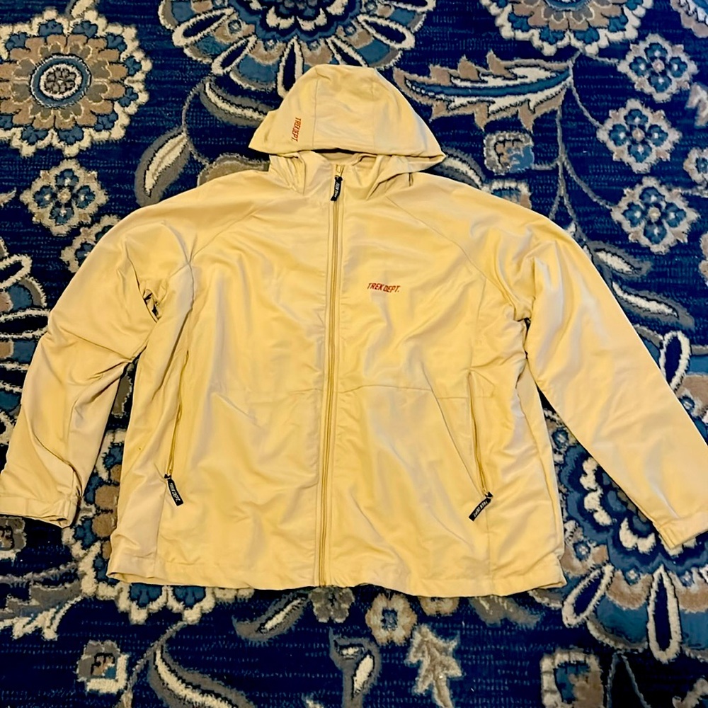 Crinkle nylon Jacket, Medium, New still with the tags on it